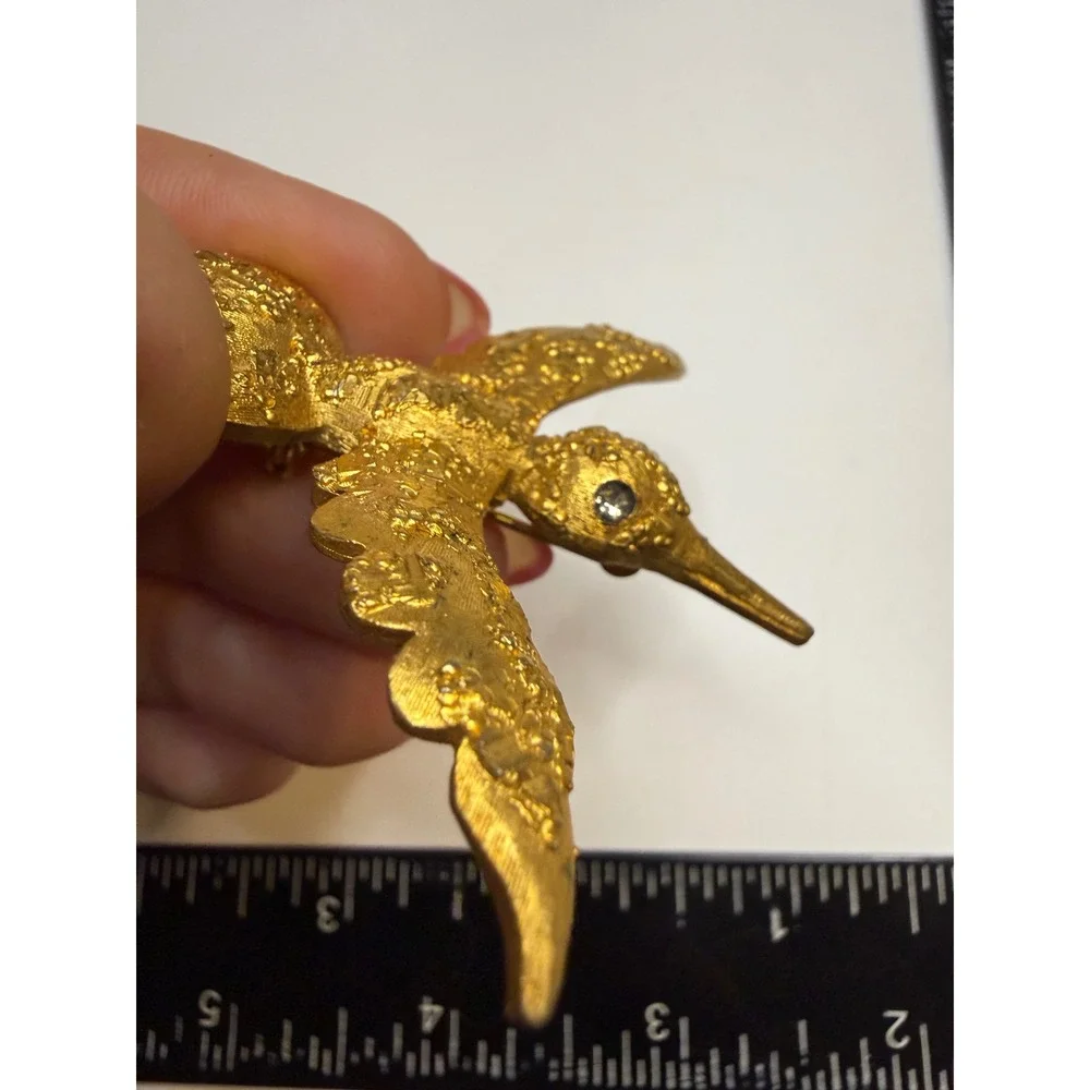 Mamselle Gold Tone Textured Hummingbird Brooch Rhinestone Eye Vintage Pin